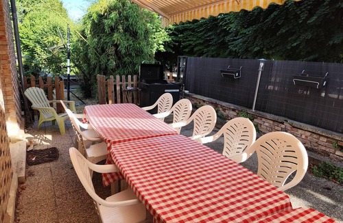 Bray-sur-Seine House | Large vacation home with a garden and pool