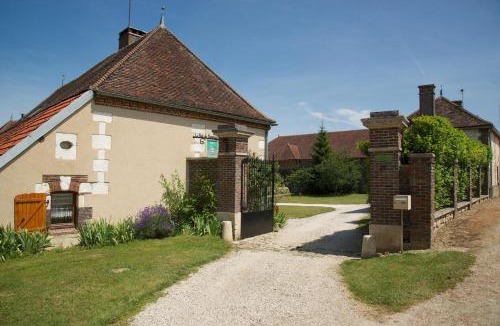 Bucey-en-Othe House | Le bas du buisson fermé