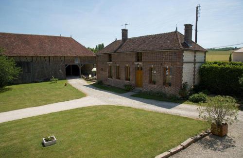 Bucey-en-Othe House | Le bas du buisson fermé