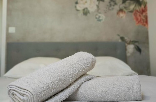 Bar-sur-Aube Apartment | Le Boudoir de l'Aurore - Idéal famille - Central