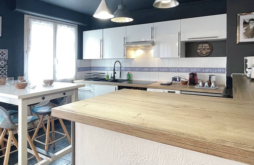 Reims Apartment | Le Central Perk, spacious, WiFi, Sauna, Netflix for 6 to 7 travelers, pets ok