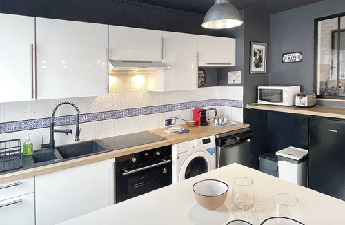 Reims Apartment | Le Central Perk, spacious, WiFi, Sauna, Netflix for 6 to 7 travelers, pets ok