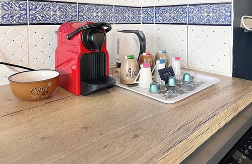 Reims Apartment | Le Central Perk, spacious, WiFi, Sauna, Netflix for 6 to 7 travelers, pets ok