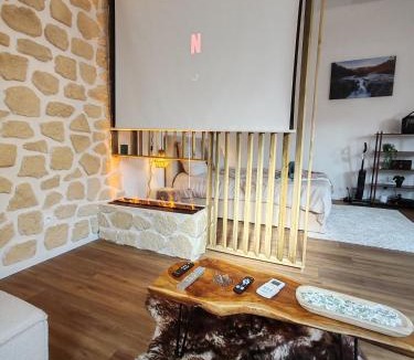 Troyes House | Le Chalet Champenois - Jacuzzi - Terrasse - Calme - Ciné Netflix