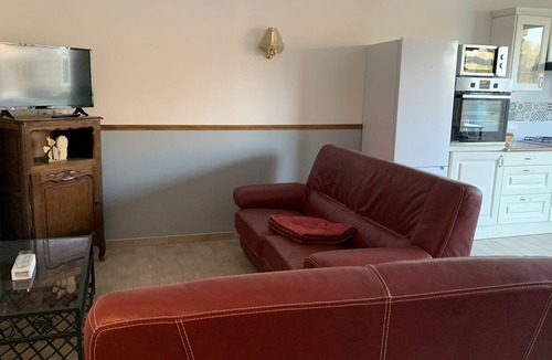 Bucheres Apartment | Le Chardonnay - Apt for 4 on garden level with terrace