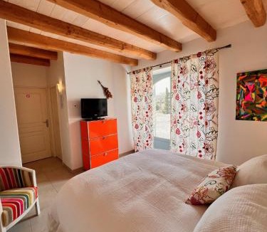 Saint-Medard Bed & Breakfast | Le Clos des Buis Chambre d'Hôtes Côté Cour