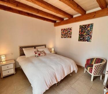 Saint-Medard Bed & Breakfast | Le Clos des Buis Chambre d'Hôtes Côté Cour