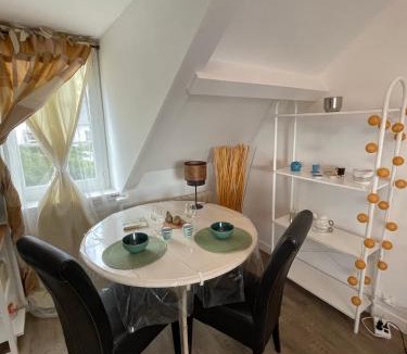 Lamballe Apartment | Le cocon jaune - Studio en hyper centre