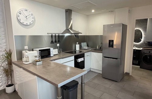 Troyes Apartment | Le Contemporain, 5 minutes from the station and city center