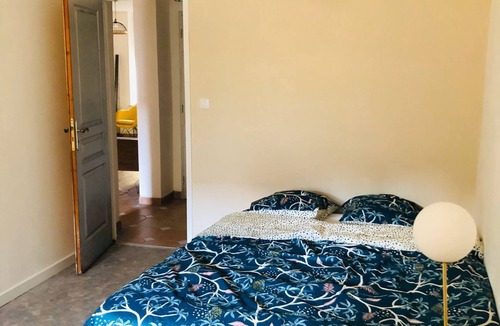 Sedan Apartment | LE COSY WIFI FREE PARKING The whole street