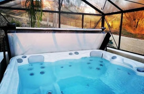 Saint-Michel-Mont-Mercure Ski Chalet | Le Frêne chalet 4 personnes, climatisé proche du Puy duFou