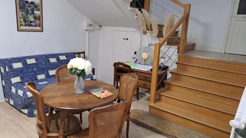 Beaumont-de-Lomagne House | Le Gîte de la Halle "3 étoiles"