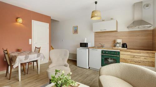Neant-sur-Yvel House | Le Gîte de Marguerite