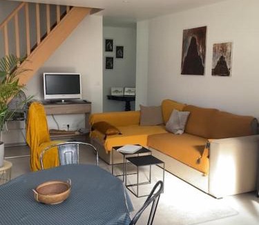 Lanmeur House | Le gîte Marie-Galante : Belle maison d'hôtes avec accès piscine en été