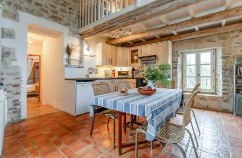 Lussan House | Le Grenier, piscine, animaux