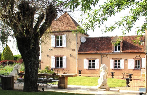 Villeneuve-sur-Yonne Villa | Le Manoir de Flandres