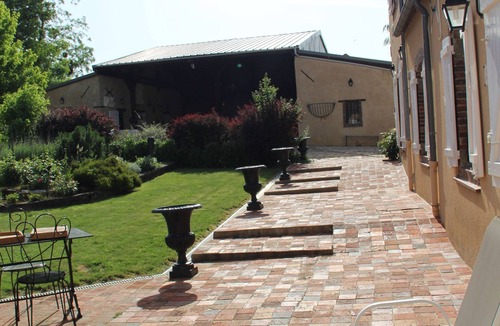 Villeneuve-sur-Yonne Villa | Le Manoir de Flandres