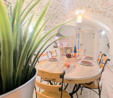 Saint-Bonnet-du-Gard Apartment | Le Mistral - Pont du Gard - Cozy & Intime - WiFi fibre -TV