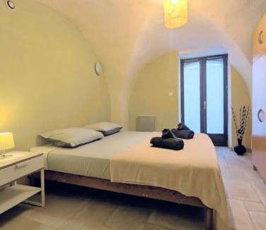 Saint-Bonnet-du-Gard Apartment | Le Mistral - Pont du Gard - Cozy & Intime - WiFi fibre -TV