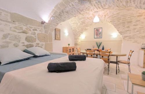 Saint-Bonnet-du-Gard Apartment | Le Mistral - Pont du Gard - Cozy & Intime - WiFi fibre -TV