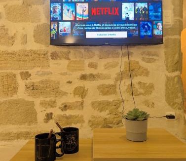 Saint-Bonnet-du-Gard Apartment | Le Mistral - Pont du Gard - Cozy & Intime - WiFi fibre -TV