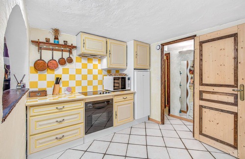 Beauvezer House | Le Montagn'art Cottage with Mountain View, Shared Terrace, and Wi-Fi
