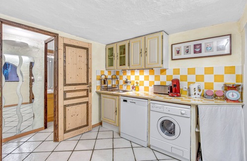 Beauvezer House | Le Montagn'art Cottage with Mountain View, Shared Terrace, and Wi-Fi