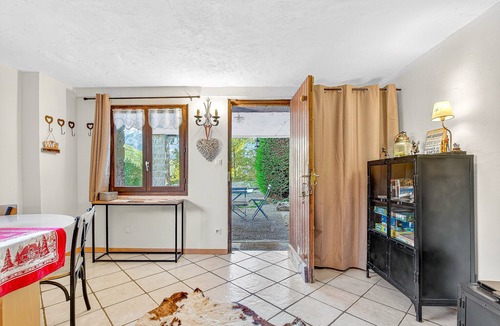 Beauvezer House | Le Montagn'art Cottage with Mountain View, Shared Terrace, and Wi-Fi