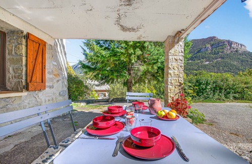 Beauvezer House | Le Montagn'art Cottage with Mountain View, Shared Terrace, and Wi-Fi