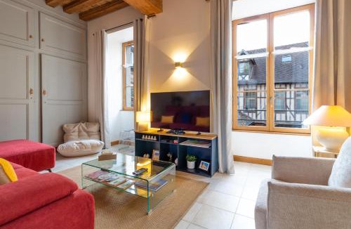 Old Town Apartment | Le Parvis Saint-Pierre, parking gratuit, appartement familial, emplacement privilégié au pied de la cathédrale