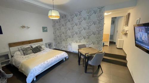 Maurepas Bed & Breakfast | Le Pavillon Rennais - Garden Cottage