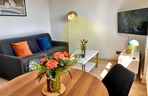 Sarrebourg Apartment | Le Perchoir-WIFI-Face à la Gare-Terrasses-Proche tous commerces
