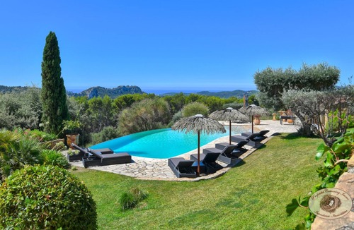 Le Beausset Villa | "Le petit paradis", charming property in the heart of an olive grove