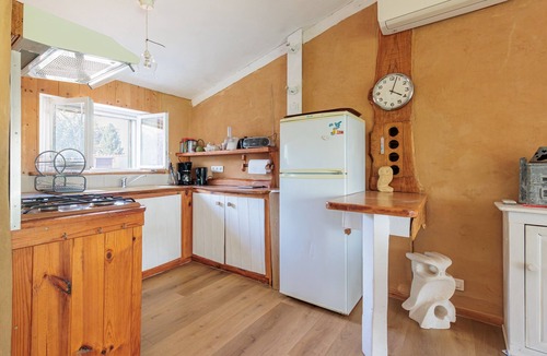 Estibeaux House | Le Pied à Terre (Cozy Retreat with Pyrenees View)