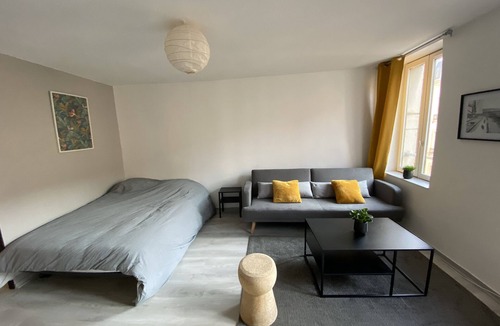 Poincare - Foch - Anatole France - Croix de Bourgogne Apartment | LE POINCARE APARTMENT 1min from the train station