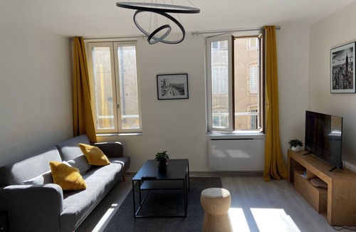 Poincare - Foch - Anatole France - Croix de Bourgogne Apartment | LE POINCARE APARTMENT 1min from the train station