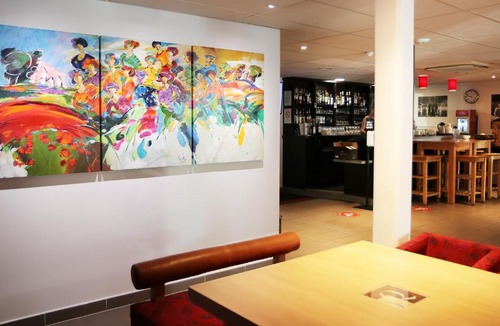 Bruguieres Hotel | Le Quarré Hôtel Bistrot