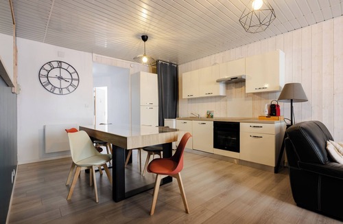 Bagneres-de-Bigorre Apartment | Le reflet des Pyrénées 6/8 people, close to town center and ski shuttles