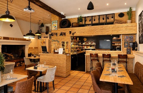 Le Beausset Hotel | Le Relais de la Calèche