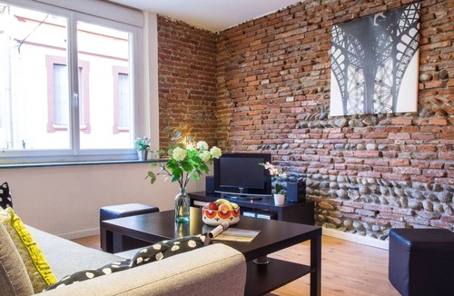 Marengo - Jolimont Apartment | LE ROSA BONHEUR - One Bedroom Apartment, Sleeps 4