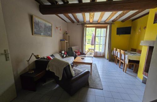 Fougax-et-Barrineuf House | Le rouge Robin