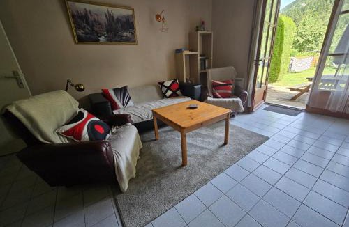 Fougax-et-Barrineuf House | Le rouge Robin