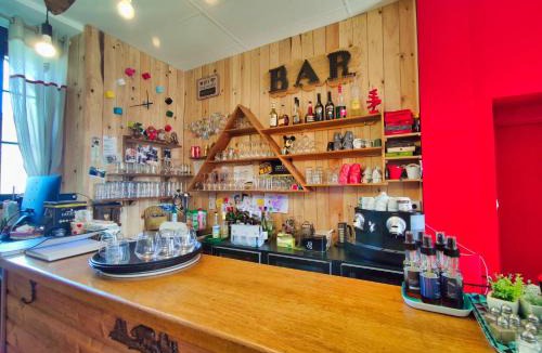 Escouloubre-les-bains House | Le sapin rouge - Restaurant - bar - chambres d'hôtes