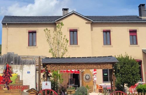 Escouloubre-les-bains House | Le sapin rouge - Restaurant - bar - chambres d'hôtes