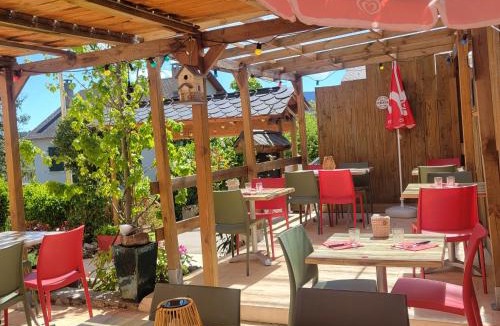 Escouloubre-les-bains House | Le sapin rouge - Restaurant - bar - chambres d'hôtes