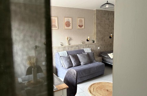 Sainte-Savine Apartment | Le Spacieux - T1 Moderne et Cosy
