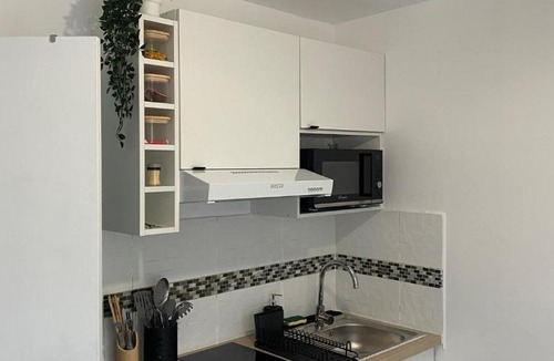 Sainte-Savine Apartment | Le Spacieux - T1 Moderne et Cosy