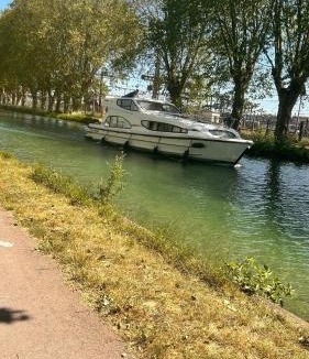Laroche-Saint-Cydroine Apartment | LE TEMPS DUNE PAUSE xL
