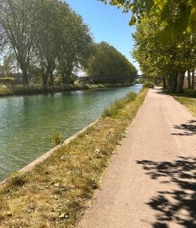 Laroche-Saint-Cydroine Apartment | LE TEMPS DUNE PAUSE xL
