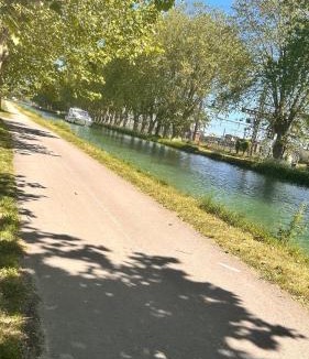 Laroche-Saint-Cydroine Apartment | LE TEMPS DUNE PAUSE xL